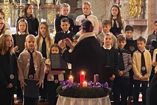 „Szlljatok le, szlljatok le karcsonyi angyalok…”