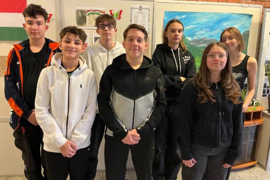 Nem csak g�p el�tt �ltek – bizony�tott�k digit�lis tud�sukat