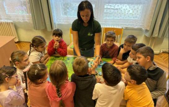 Rendhagy� tan�ra a k�rnyezeti nevel�s jegy�ben