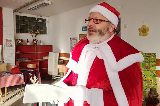 Itt kopog, ott kopog, megrkezett a Mikuls, hopp!