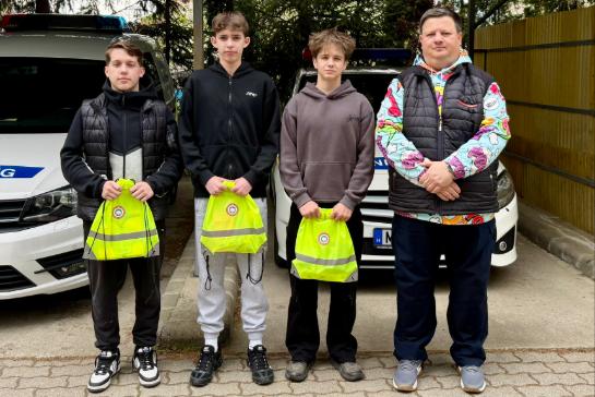  Taroltak a somogyis 8.a oszt�lyos ker�kp�rosai a Bark�czy J�zsef Ker�kp�ros Kup�n