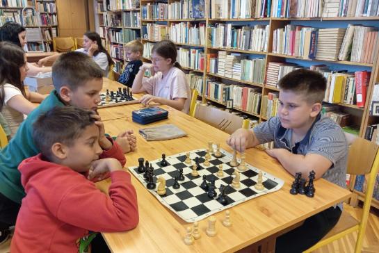 Sakk-matt a siker fel� – K�l�nleges vend�g a Sakktudorka szakk�r�n